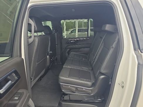 Used 2025 Chevrolet Suburban Z71 AWD/4WD image 27
