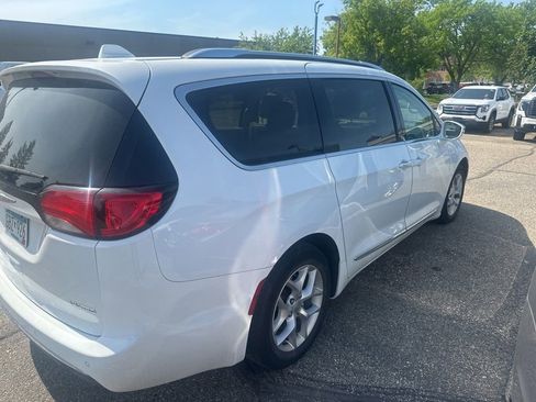 Used 2019 Chrysler Pacifica Limited FWD image 10