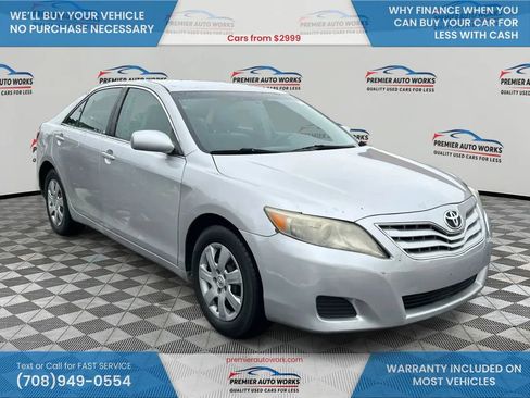 Used 2010 Toyota Camry LE image 3