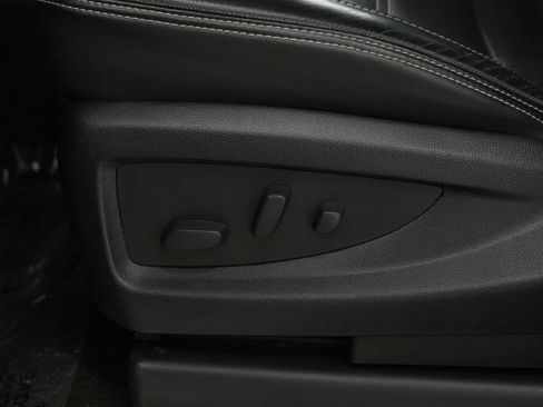 Used 2018 GMC Yukon Denali image 32