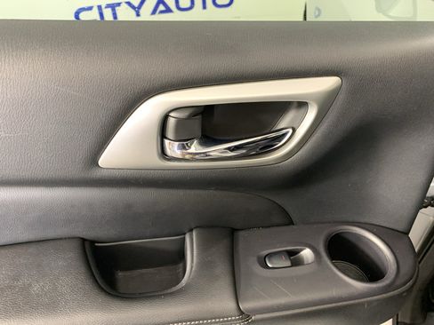 Used 2019 Nissan Pathfinder SL FWD image 30