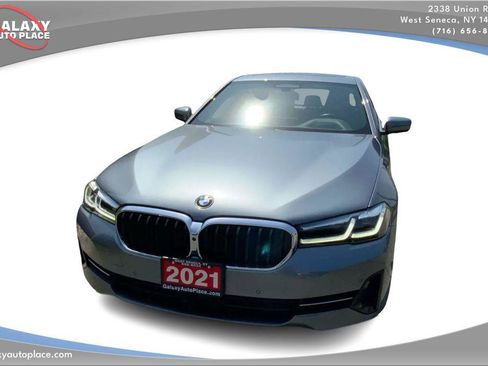 Used 2021 BMW 540i w/ Premium Package RWD image 2