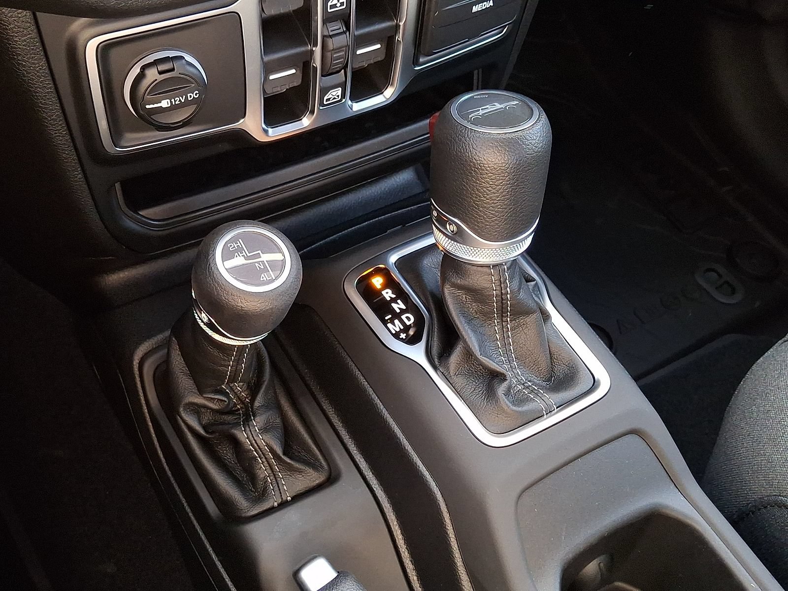New 2026 Jeep Gladiator Sport AWD/4WD image 10