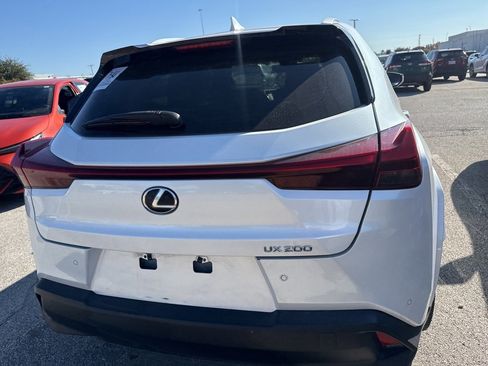 Used 2022 Lexus UX 200 w/ Premium Package image 7