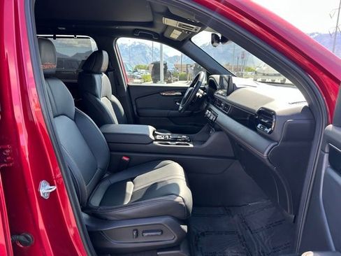 Used 2025 Honda Pilot TrailSport image 17