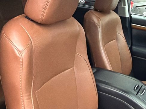 Used 2018 Toyota Highlander Limited image 12