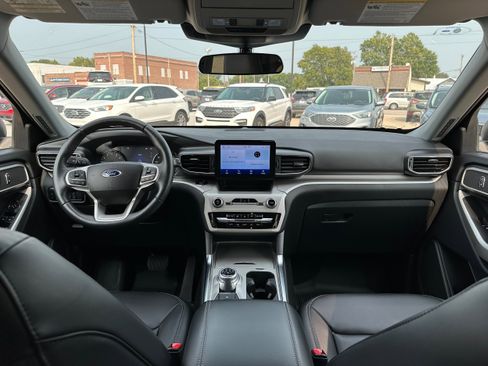 Used 2023 Ford Explorer XLT w/ Equipment Group 202A image 9