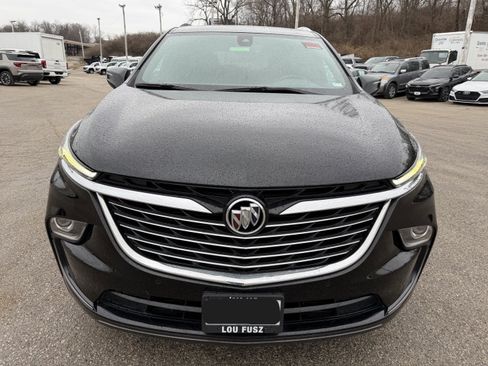 Used 2023 Buick Enclave Essence image 2