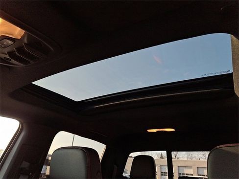 Used 2025 Chevrolet Colorado Z71 w/ Technology Package image 16