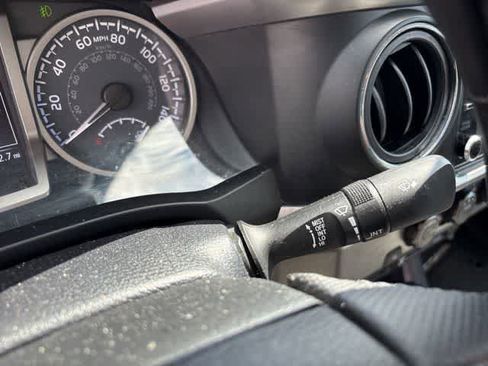 Used 2021 Toyota Tacoma SR5 RWD image 17