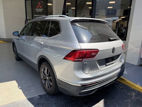 Used 2023 Volkswagen Tiguan SE w/ Panoramic Sunroof Package FWD image 3