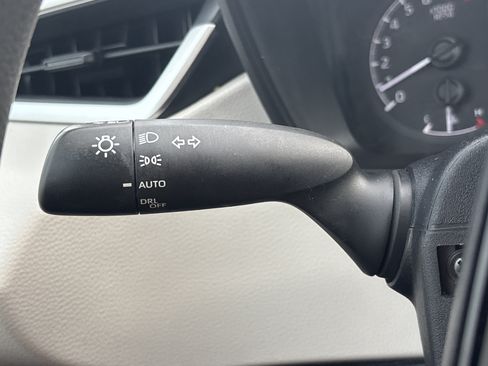 Used 2022 Toyota Corolla LE FWD image 28