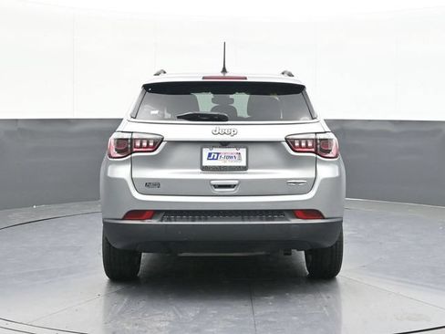 Used 2022 Jeep Compass Latitude FWD image 10
