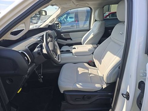 Certified 2025 Ford Expedition Max Platinum w/ Driver's Package AWD/4WD image 18