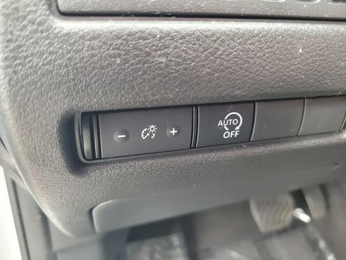 Used 2023 Nissan Rogue S FWD image 19