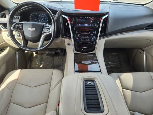 Used 2019 Cadillac Escalade ESV Luxury AWD/4WD image 12