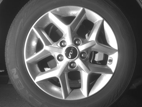 Used 2025 Kia Soul LX w/ LX Technology Package FWD image 13