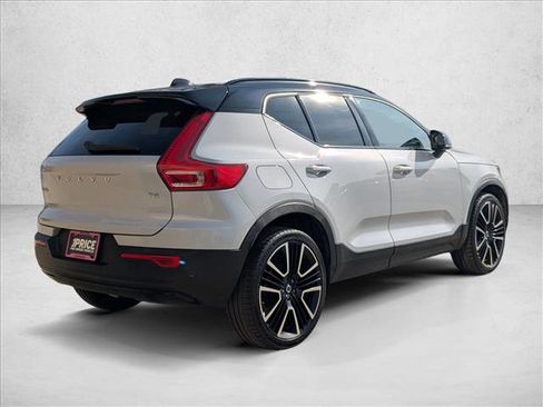 Used 2022 Volvo XC40 T4 R-Design w/ Protection Package Premier image 5