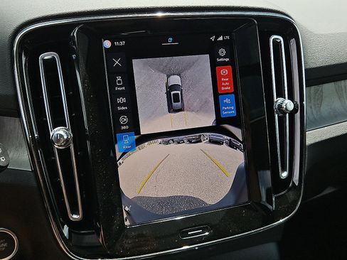 New 2026 Volvo XC40 B5 Plus w/ Protection Package Premier image 17