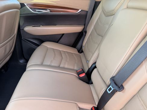 Used 2018 Cadillac XT5 Platinum w/ Driver Assist Package image 15