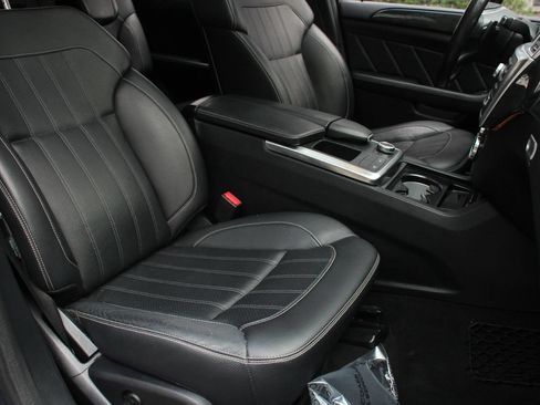 Used 2016 Mercedes-Benz GL 320 BlueTEC 4MATIC w/ Premium I Package image 29