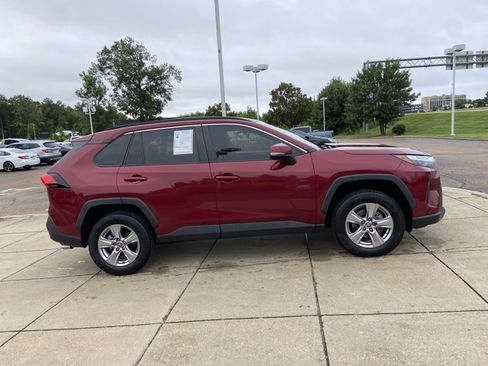 Used 2022 Toyota RAV4 XLE AWD/4WD image 18