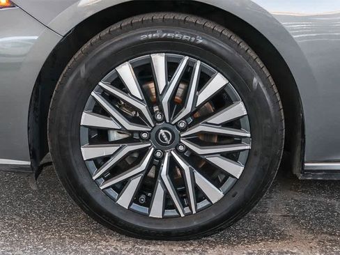 Used 2024 Nissan Altima 2.5 SV image 11