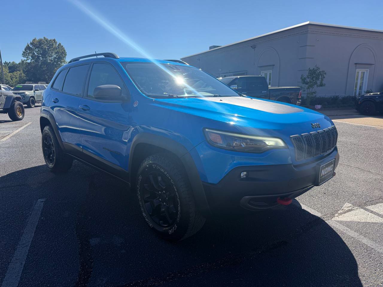 Used 2019 Jeep Cherokee Trailhawk w/ Cold Weather Group AWD/4WD image 4