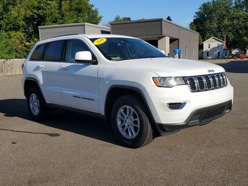 Used 2019 Jeep Grand Cherokee Laredo image 2