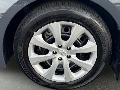 Used 2025 Toyota Corolla LE image 11