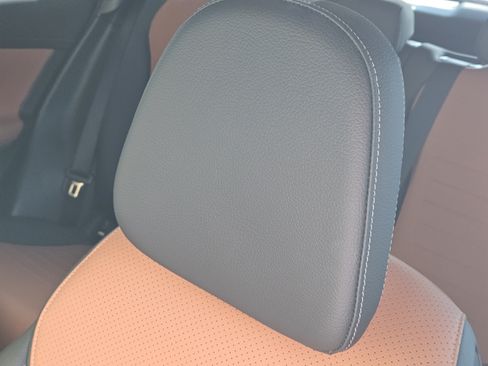 Used 2025 Mercedes-Benz GLC 300 image 12