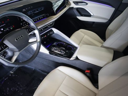 Certified 2025 Audi Q5 Premium w/ Convenience Package AWD/4WD image 18