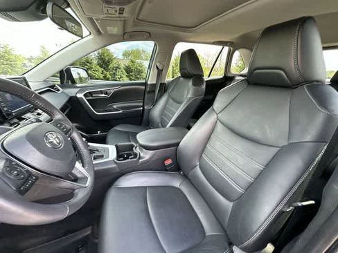 Used 2022 Toyota RAV4 XLE Premium AWD/4WD image 16