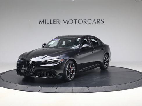 Used 2024 Alfa Romeo Giulia Veloce image 2