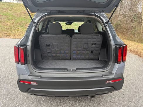 Used 2022 Kia Sorento LX image 15