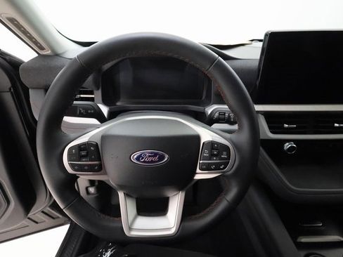 Used 2025 Ford Explorer Active image 12