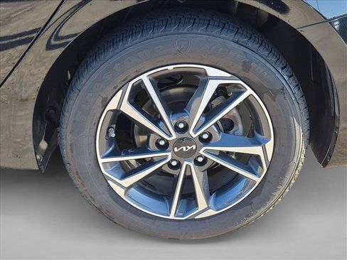 Used 2024 Kia Forte LXS w/ LXS Technology Package FWD image 8