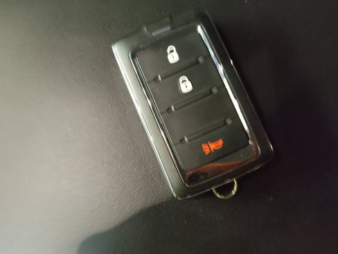 Used 2023 Jeep Grand Cherokee Laredo RWD image 32