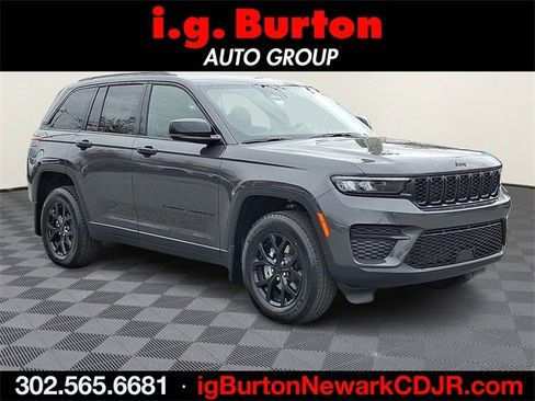 New 2025 Jeep Grand Cherokee Altitude w/ MOPAR Finishing Package image 1