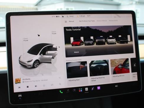 Used 2023 Tesla Model Y Long Range AWD/4WD image 23
