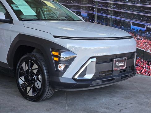 Used 2025 Hyundai Kona SEL AWD/4WD image 2