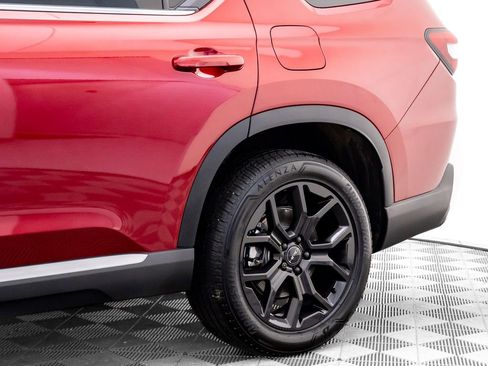 Certified 2025 Honda Pilot Touring image 38