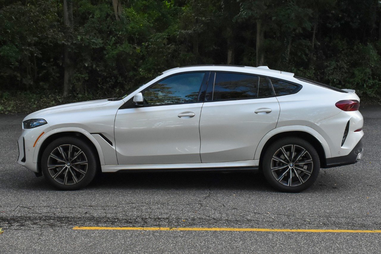 Used 2025 BMW X6 xDrive40i w/ Climate Comfort Package AWD/4WD image 4