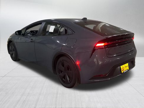 Used 2025 Toyota Prius LE FWD image 4