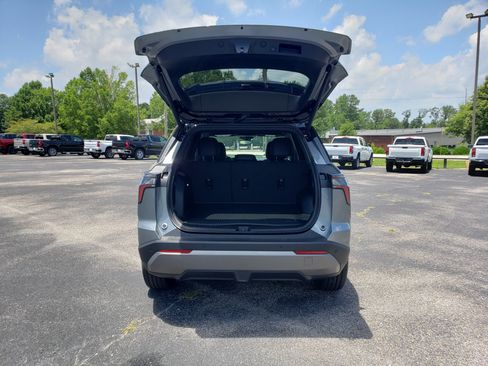 New 2026 Chevrolet Equinox LT w/ Convenience Package II FWD image 9