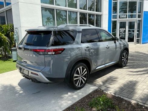 Used 2024 Nissan Pathfinder Platinum FWD image 6