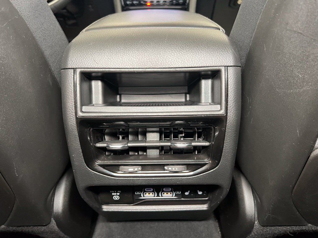 Used 2024 Jeep Grand Cherokee Limited AWD/4WD image 11