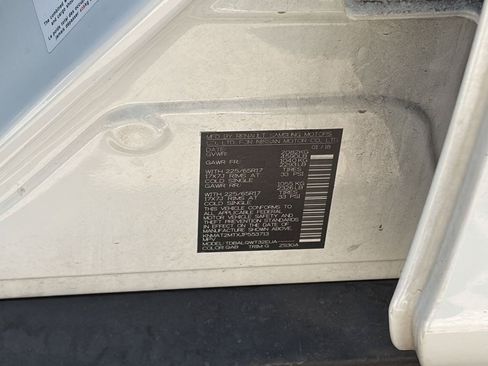 Used 2018 Nissan Rogue SV FWD image 12