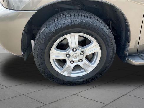 Used 2008 Toyota Sequoia SR5 w/ Moonroof & Roof Rack Pkg AWD/4WD image 10