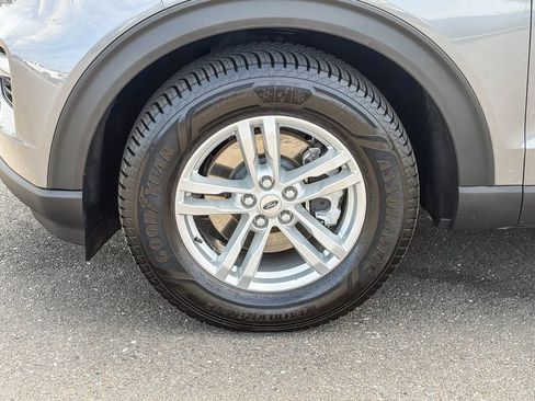 Used 2022 Ford Explorer XLT w/ Equipment Group 202A AWD/4WD image 13
